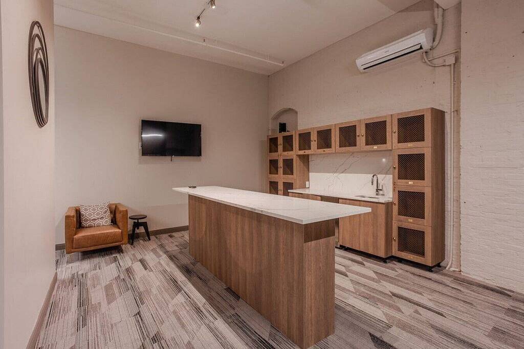 Ganze Wohnung, Clean, Art Deco 1000sqft Condo Downtown + Gated Parking in Cincinnati, Hamilton County (OH)