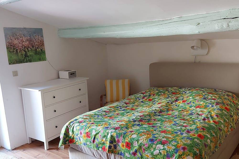 Cozy vacation home in picture-book village, 2 km to the beach at the Pont du Gard in Vers-Pont-du-Gard, Region de Nimes