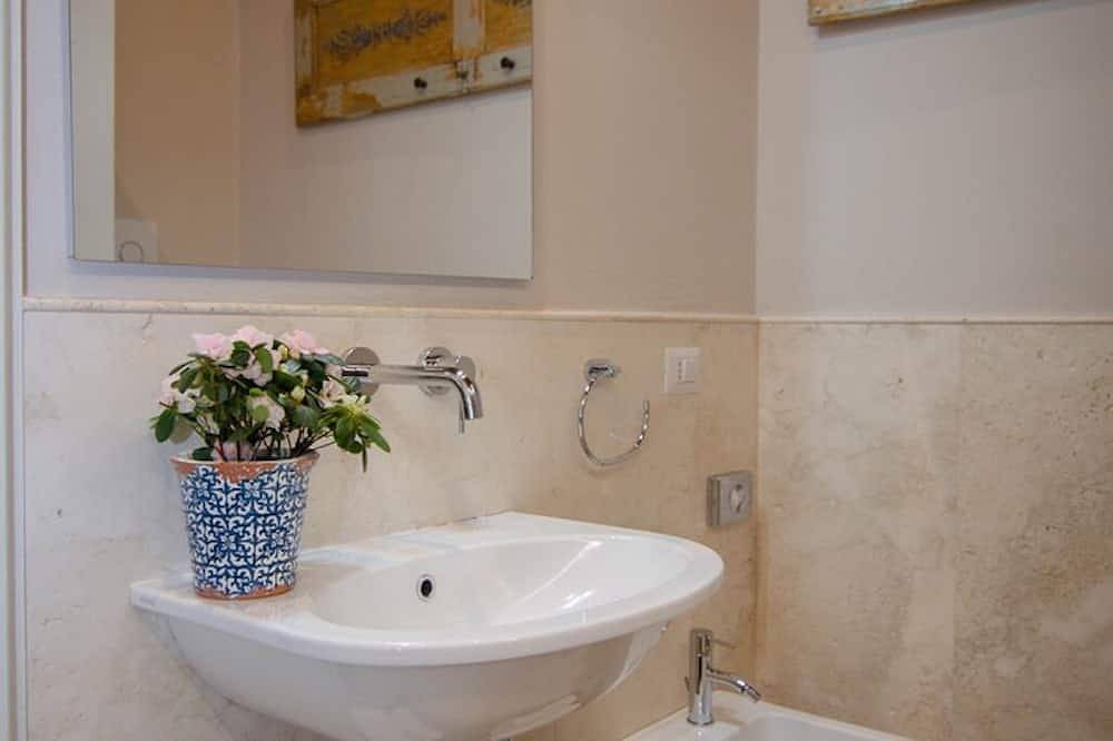 Appartamento intero, Ginepro elegante suite con possibilità di terzo letto in Montepulciano, Siena e dintorni