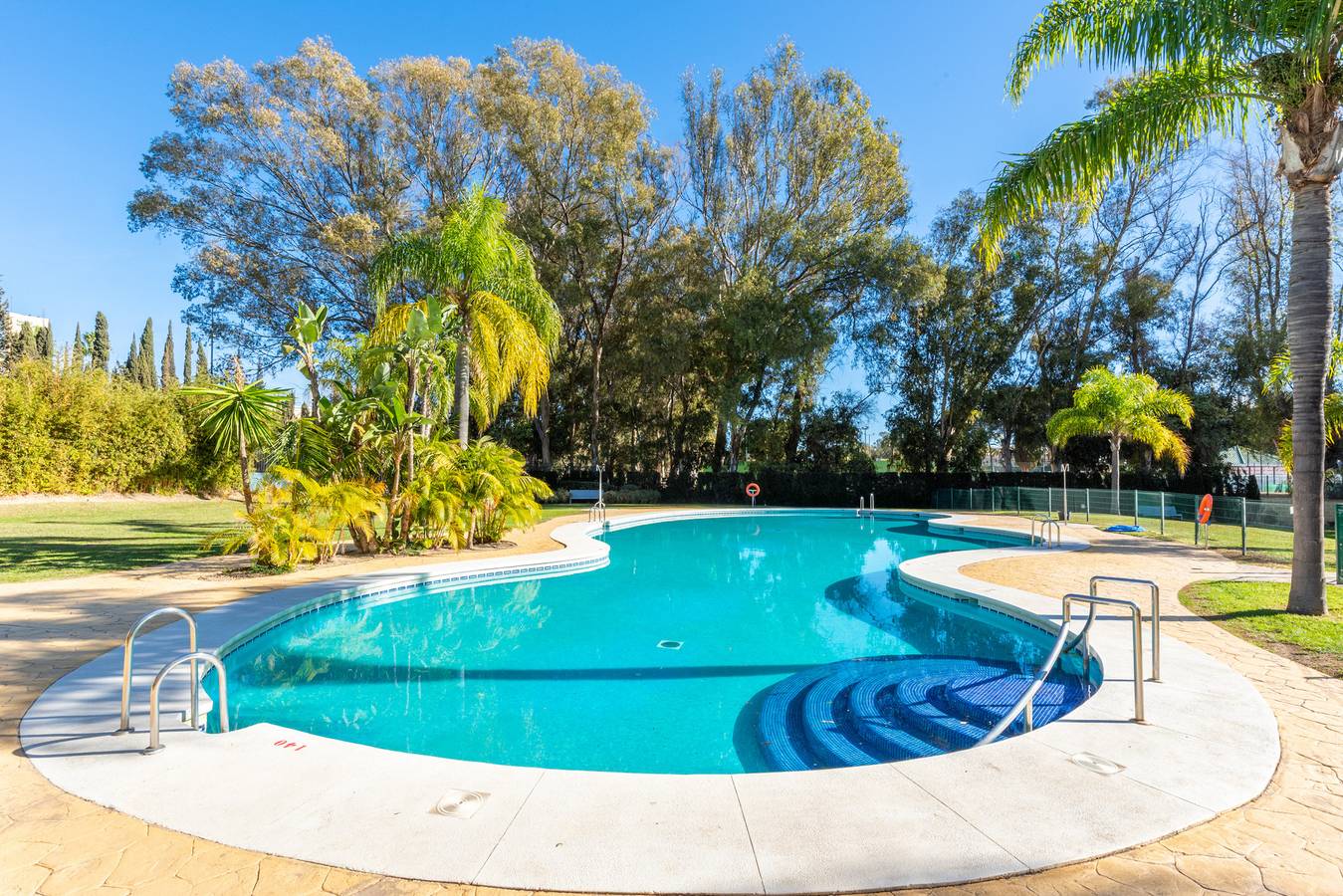 Entire apartment, Bahia de Marbella | 3 bedroom beach apartment with sea view in Las Chapas, Marbella