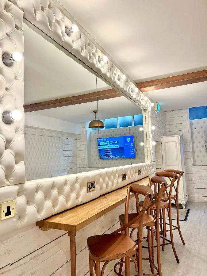 Luxury Suite - Sleeps 8 in Liverpool, Merseyside