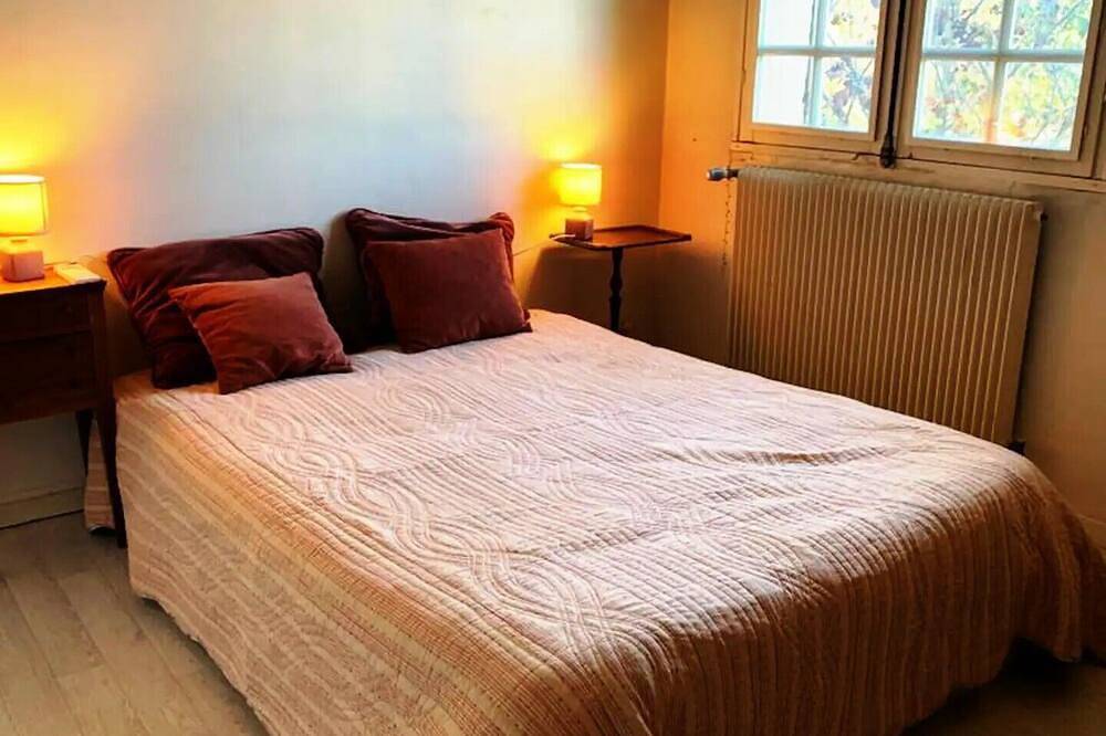 Family home with large pool in Provence in Saint-Mitre-les-Remparts, Istres region