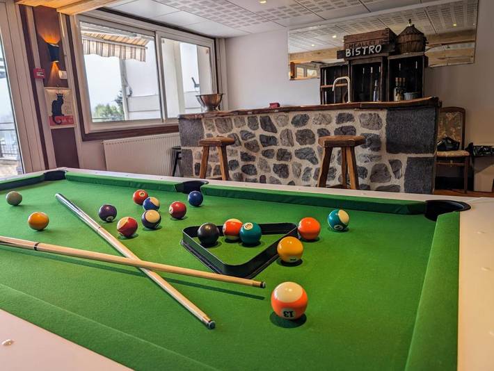 Hôtel pour 2 personnes, avec terrasse et jacuzzi dans Lac Chambon - 3