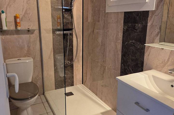 Entire apartment, Studio with sea view balcony for 4 pers. quiet with swimming pool, parking and cellar in Le Lavandou, Mediterranean Coast (France)