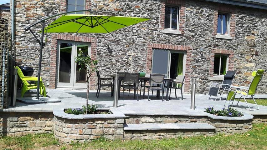 Location de vacances pour 9 personnes, avec Terrasse ainsi que Jardin et Vue dans Champlon