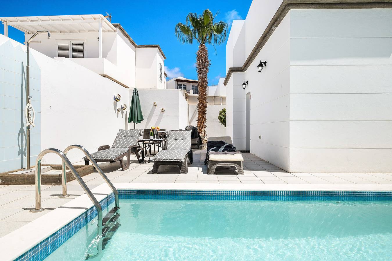 Villa "Sheila" avec piscine, balcon et Wi-Fi in Puerto del Carmen, Tías