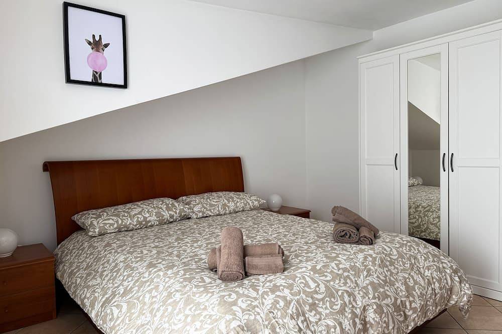 Appartement entier, Family-friendly apartment 4 km from the airport and a 20-minute train ride from Roma Termini in Ciampino, Parco Regionale dei Castelli Romani