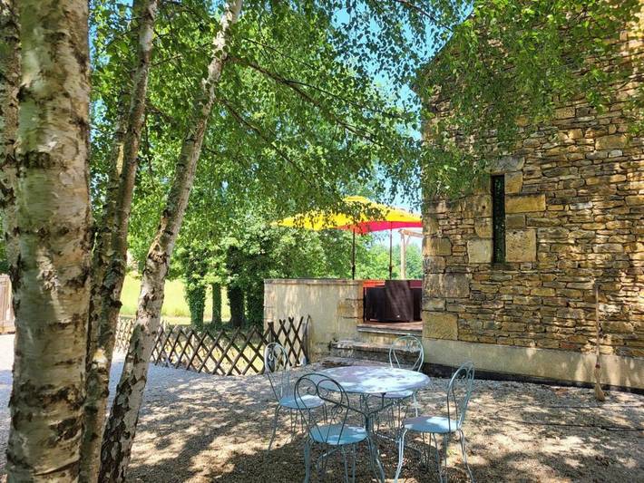 Location de vacances pour 10 personnes, avec Terrasse ainsi que Jardin et Piscine à Prats-de-Carlux
