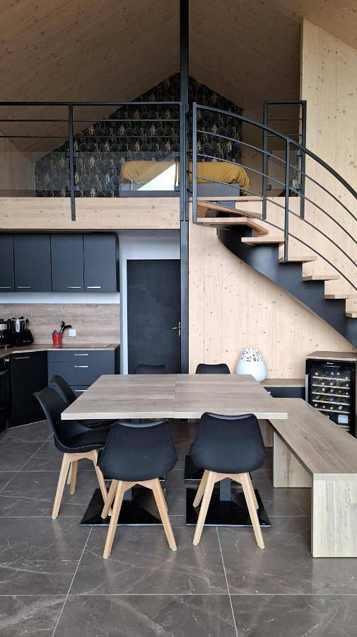 Gîte pour 6 personnes, avec vue et jardin, animaux acceptés à Ruynes-en-Margeride - 4