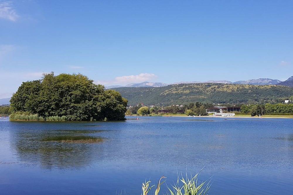 Serene getaway | Explore Lake Divonne & Jura Nature trail | Close to local sites in Divonne-les-Bains, Gex