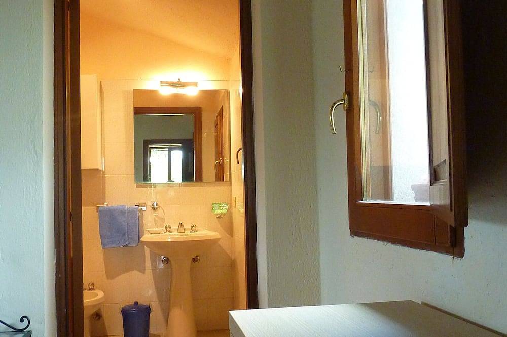 Casa Rina: Casa indipendente con 400 M2 giardino privato recintato, piscina. in Pitigliano, Provincia di Grosseto