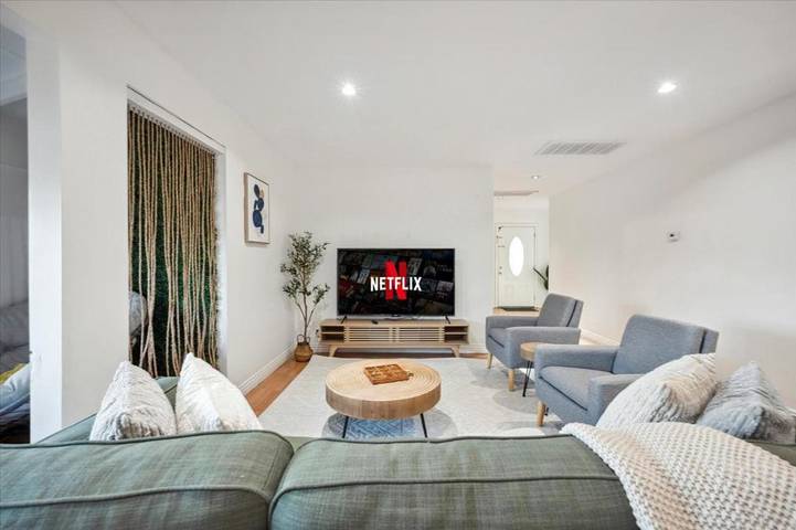 Apartamento para 7 personas, con piscina además de jardín y jacuzzi en North Hollywood