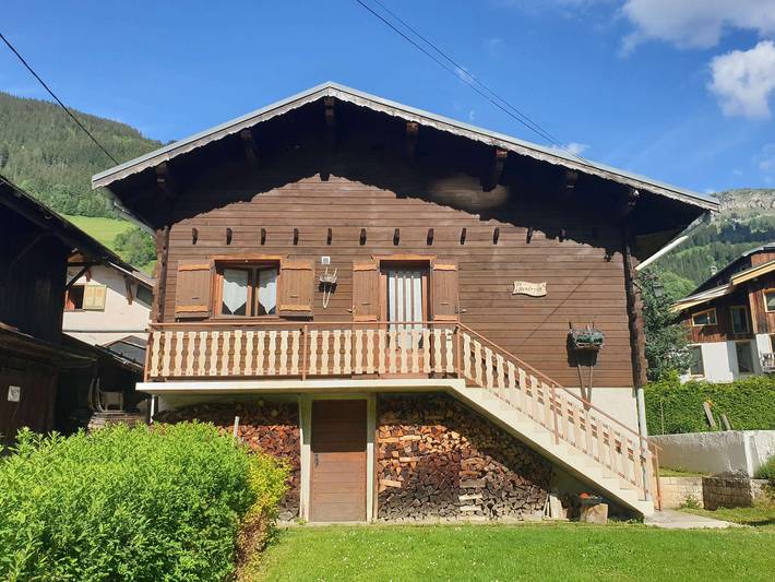 Chalet en el corazón del pueblo con jardín, para 2-3 personas, orientación sur. in Arêches, Beaufort (Rhône-Alpes)