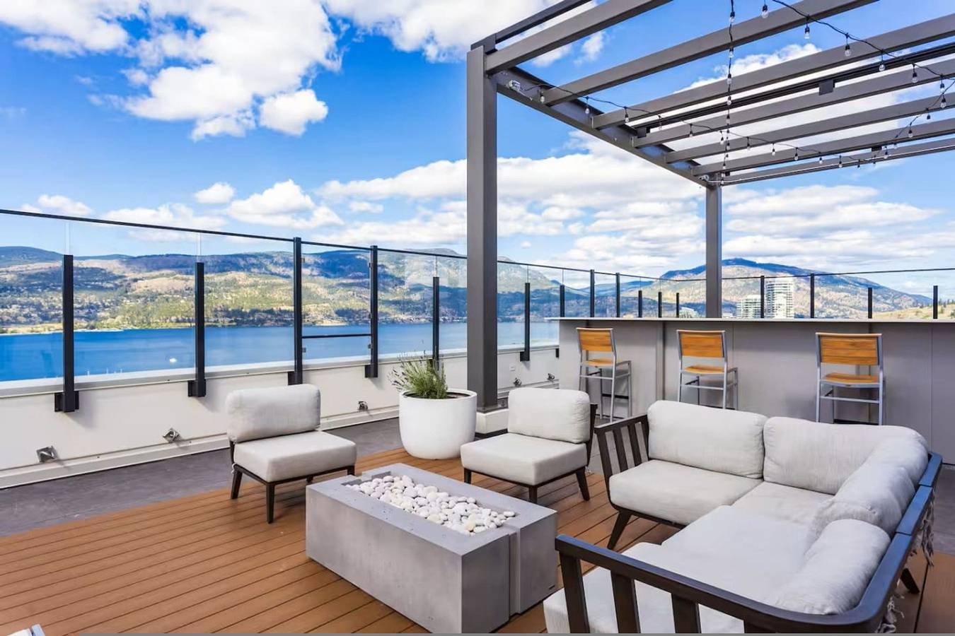 Apartamento entero, Luxury Downtown Kelowna 2Br | Rooftop & Parking in Kelowna, Central Okanagan