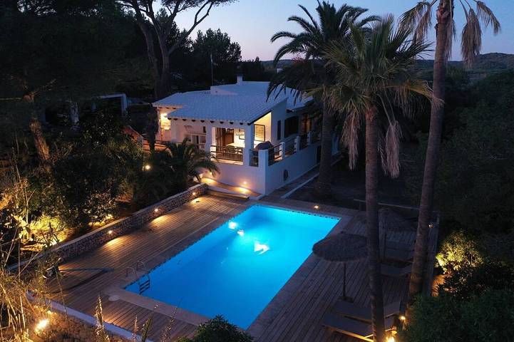 Villa für 8 Personen, mit Garten und Whirlpool sowie Terrasse, mit Haustier auf Menorca