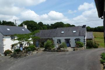 Gîte pour 4 personnes, avec terrasse et jardin à Hanvec