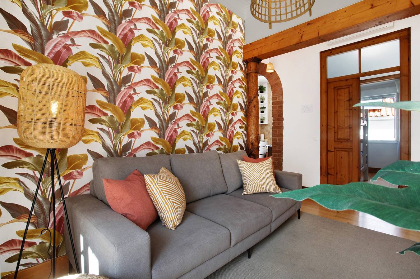 Apartamento entero, Apartamento "Casa Ribeiro - Tropical" con balcón y Wi-Fi in Praia da Nazaré, Nazaré