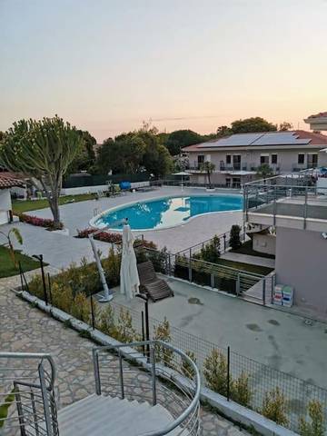 Gîte pour 6 personnes, avec vue ainsi que terrasse et piscine à Zambrone