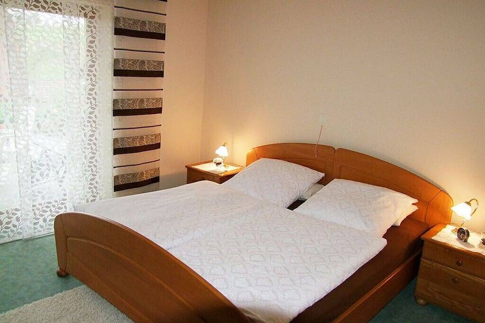 Ganze Wohnung, Ferienwohnung in Rottal mit 2 Schlafzimmern und Sonnenterrasse in Bad Birnbach, Bayerische Golf und Thermenland
