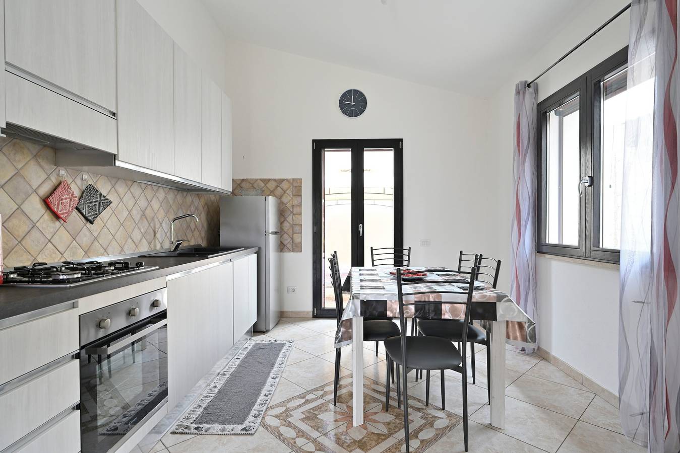 Ferienhaus 'Ogliastra' mit Bergblick, privatem Garten und Klimaanlage in Bari Sardo, Ogliastra Provinz
