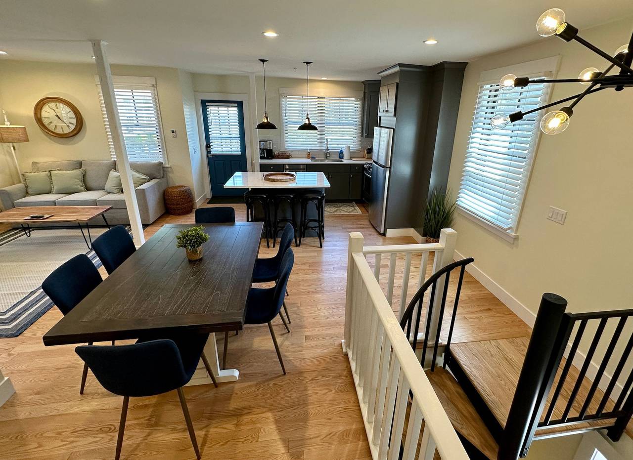 Ganze Wohnung, Stunning 2 Bed/ 1.5 Bath/ Apartment w/ Parking in Newport, Newport County