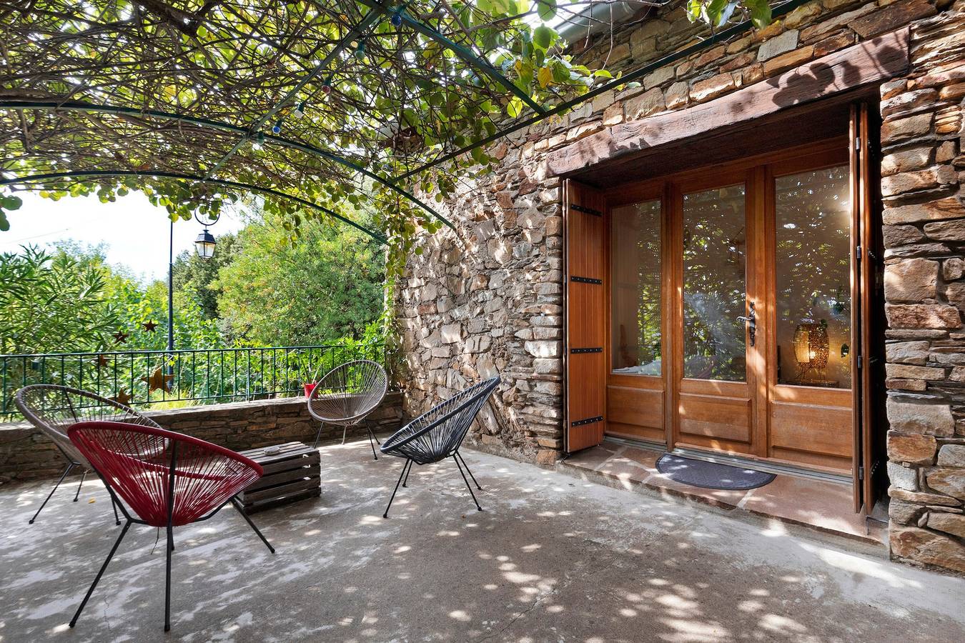 Gîte La Belle Étoile : vue montagne et terrasses privées in Saint-Julien (Hérault), Région de Béziers