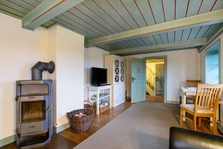 Holiday Home 'Friesenhaus Hörn' with Private Terrace, Private Garden and Wi-Fi in Rodenäs, Nordfriesland