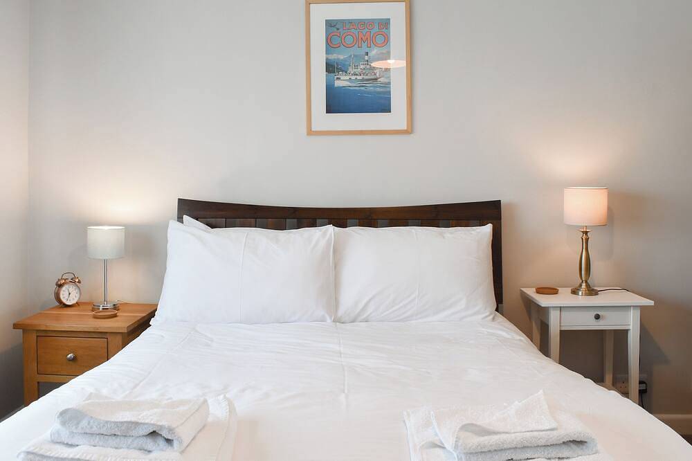 4 bedroom accommodation in Lymington in Lymington, Hampshire