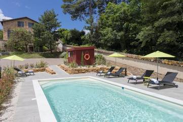 Hôtel pour 4 personnes, avec piscine et jacuzzi ainsi que sauna et jardin, animaux acceptés à Blacé