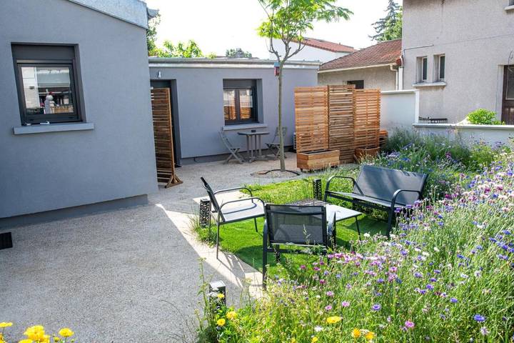 Location de vacances pour 2 personnes, avec Terrasse et Jardin dans Aéroport d'Orly