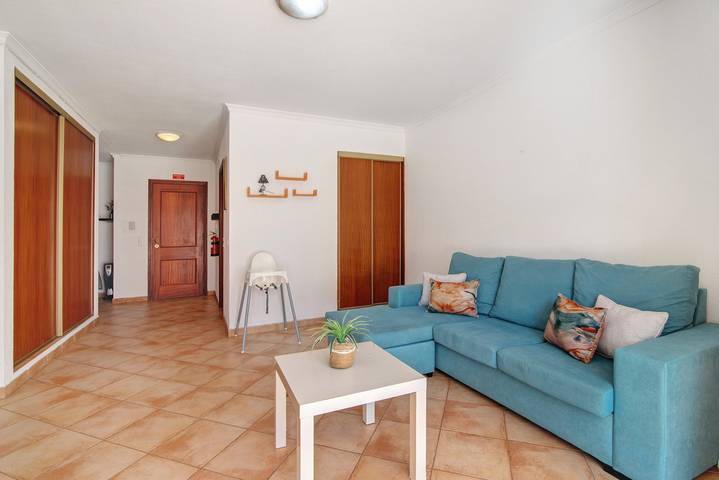 Hel lejlighed, Apartment '16 - Quarteira' with Shared Pool, Balcony and Wi-Fi in Quarteira, Faro Distrikt