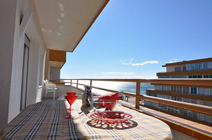 Appartement de vacances pour 6 personnes, avec terrasse ainsi que vue sur l’océan et piscine, animaux acceptés