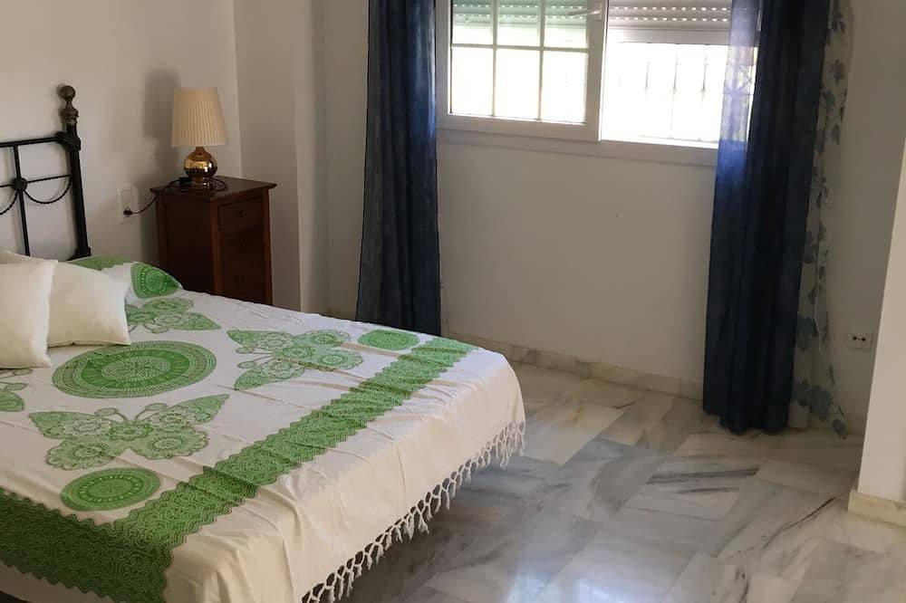 5 bedroom villa, private pool, 850m from the beach, next to the golf course in Playa Nueva Umbría, El Portil