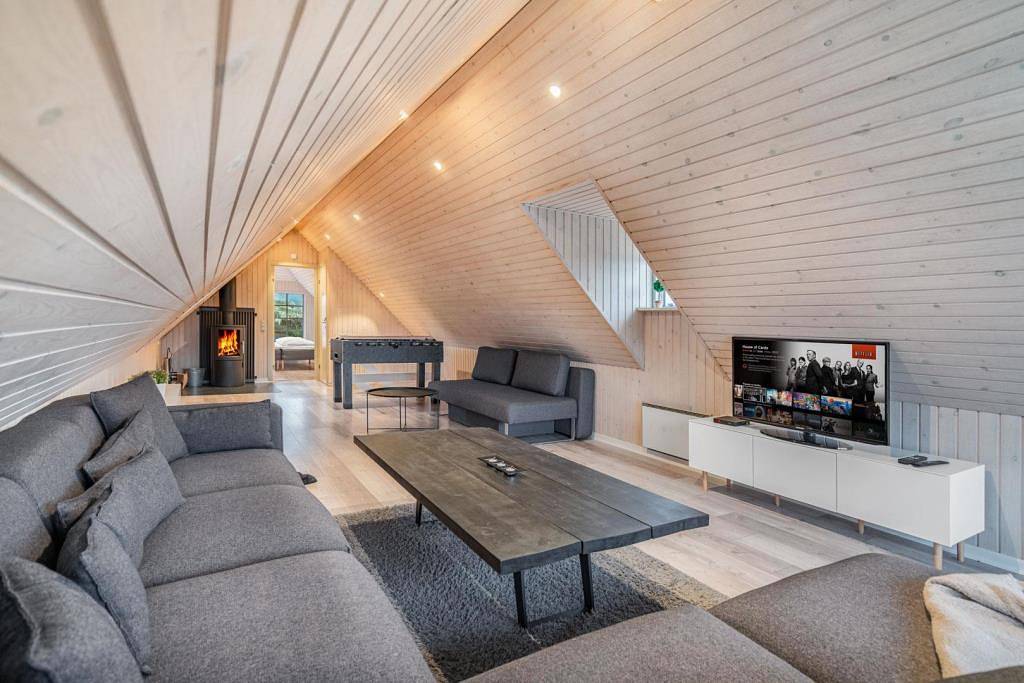 Wunderschönes Poolhaus mit Aussenwhirlpool auf einem großen, hügeligen Dünengrundstück in Henne, Filsø See