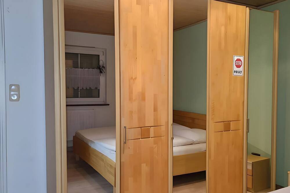 Ganze Wohnung, Gemütliche Ferienwohnung mit Wintergarten und tollem Ausblick in Weißenbrunn, Oberfranken