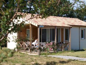 Gîte pour 4 personnes, avec jardin et piscine à Orist