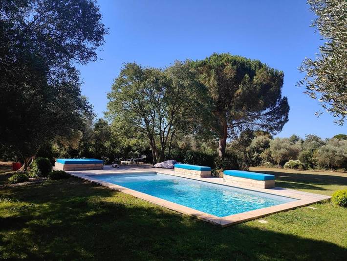 Chambre d’hôte pour 2 personnes, avec Terrasse et Jardin ainsi que Piscine et Vue