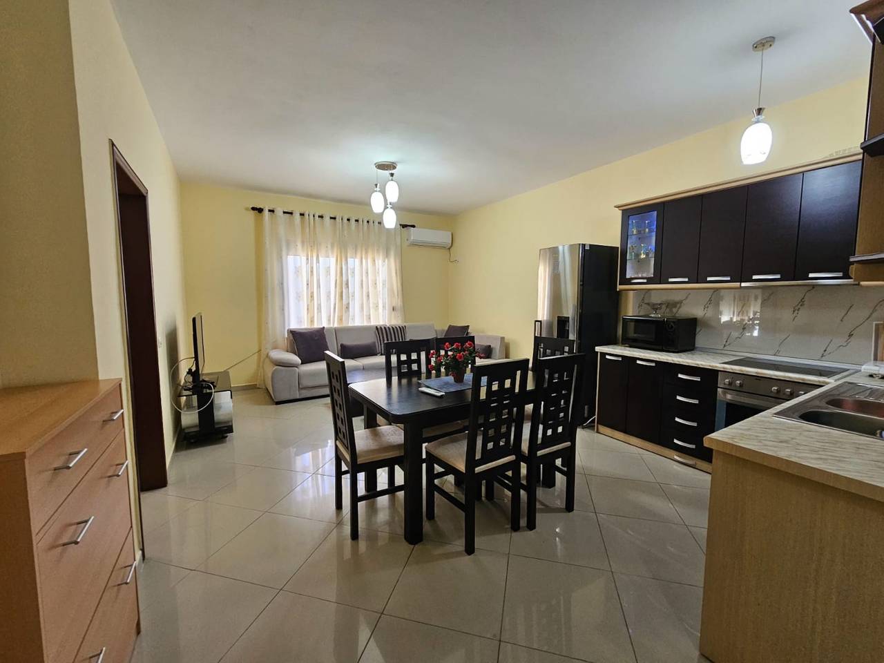 Ganze Ferienwohnung, Ferienwohnung für 6 Personen mit Balkon in Sarandë, Vlorë