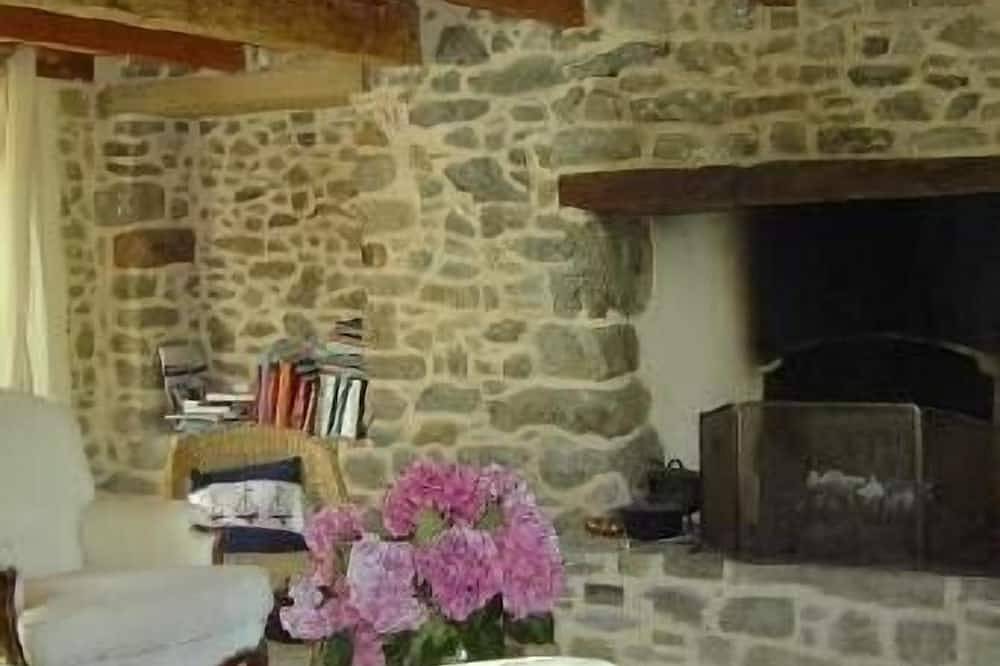 House auth. stone house in the village of St Germain ds Vaux in Saint-Germain-des-Vaux, La Hague