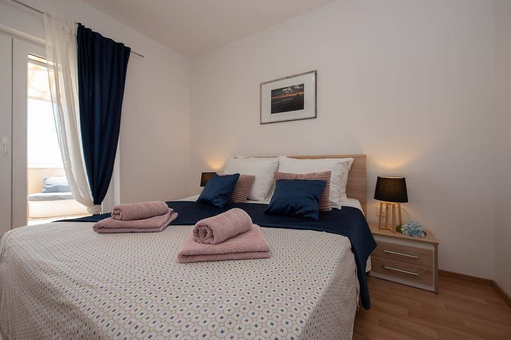 Hel leilighet, Feriehus App Grace med basseng og utsikt i Klis in Klis, Split-Dalmatia