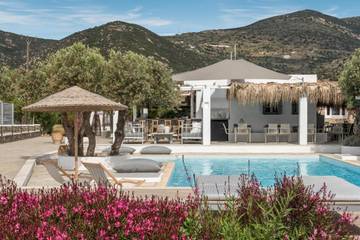 Cottage pour 2 personnes, avec piscine ainsi que jardin et vue dans Platis Gialos Sifnos