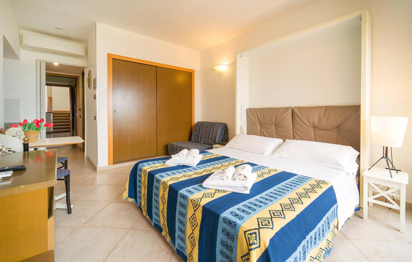 Geheel vakantieappartement, Zwembad bij Mondello Beach in Addaura, Palermo