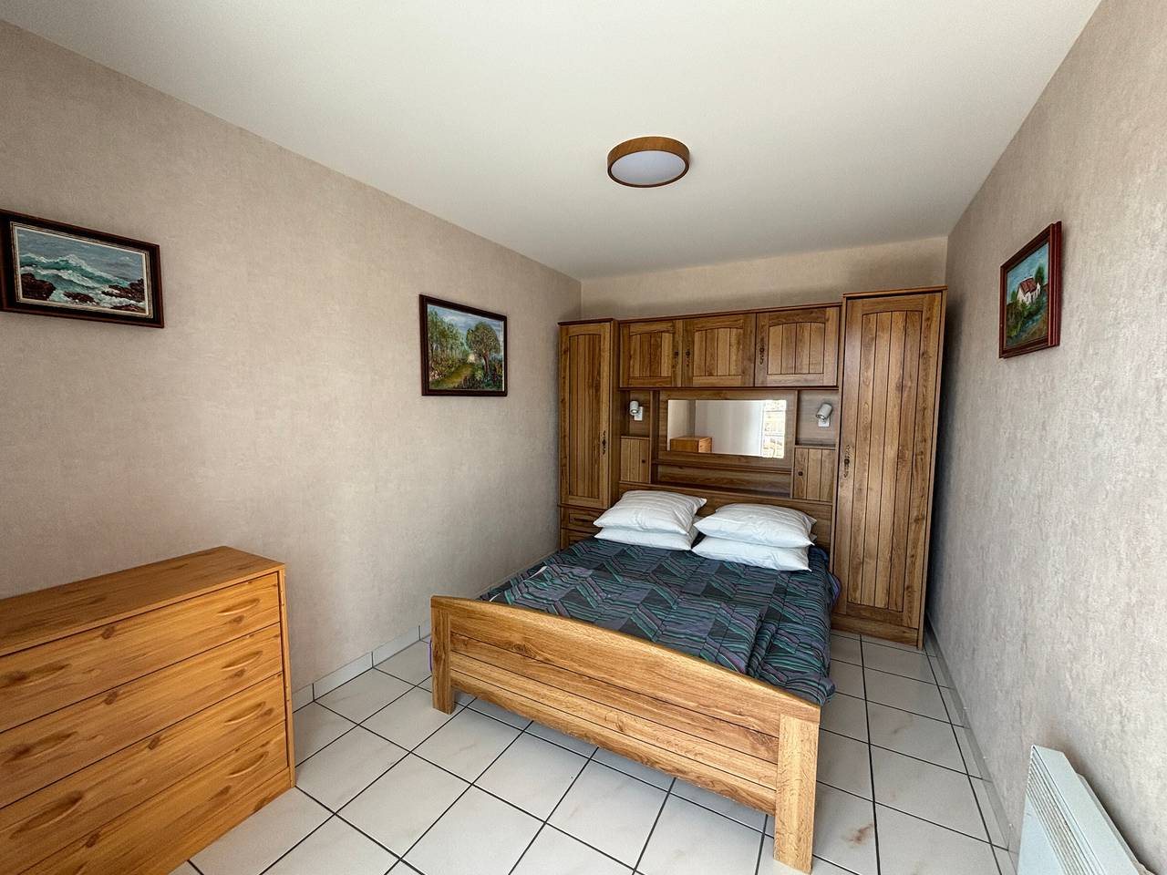 Entire apartment, Beachside 1Br Apartment with Balcony - 2 Stars - Central Les Sables-d'Olonne in Les Sables-d'Olonne, Vendée