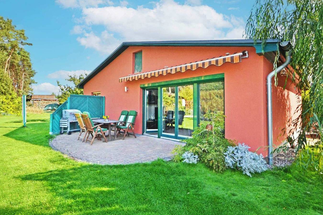 Gemütliches Ferienhaus in Zirchow mit Garten & Kamin, nahe See und Wald in Zirchow, Usedom