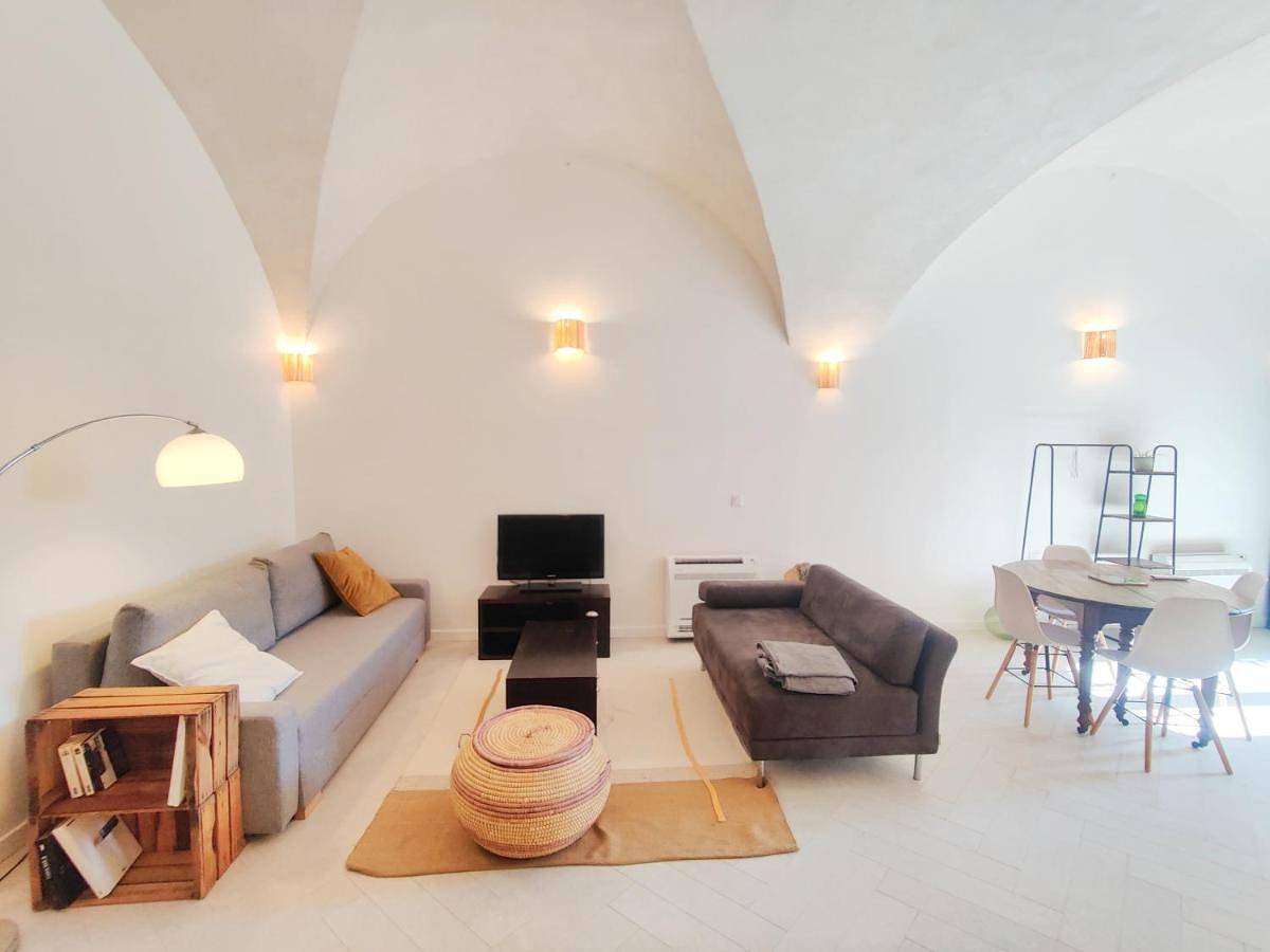 Appartement entier, L'écurie du Château - Suite voûtée d'exception in Neuville-sur-Saône, Lyon et ses environs