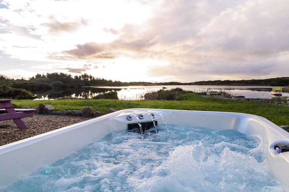 The Wheelhouse Pod No. 1, romantic in Burtonport, County Donegal in Glenties, County Donegal