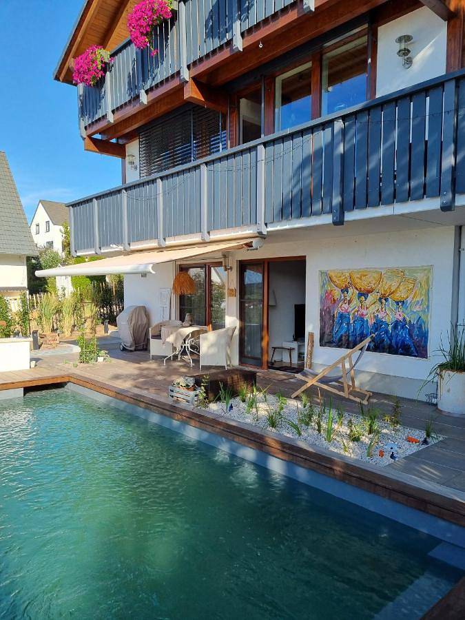 Ferienwohnung für 2 Personen, mit Terrasse und Pool sowie Sauna und Ausblick