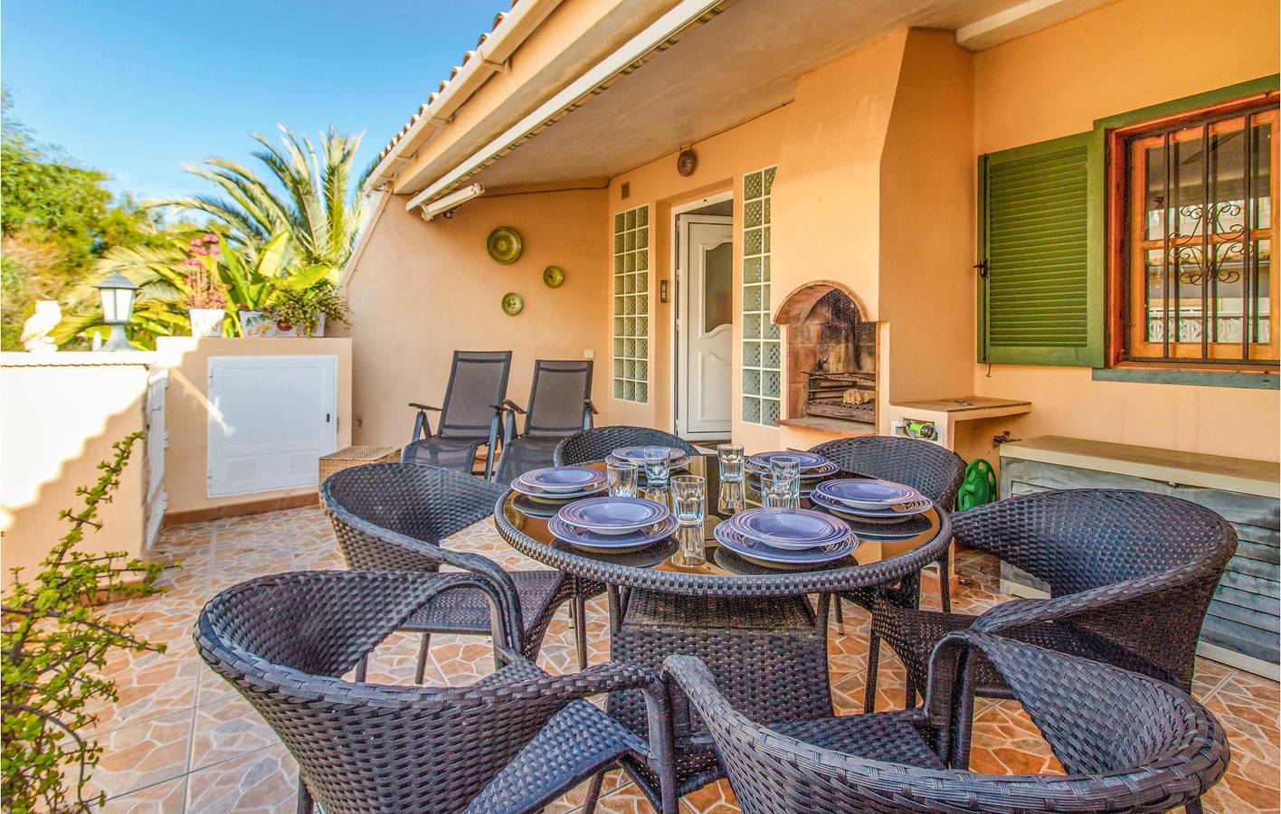 Wi-Fi-Apartment am Strand mit AC und Terrasse in Orihuela, Costa Blanca