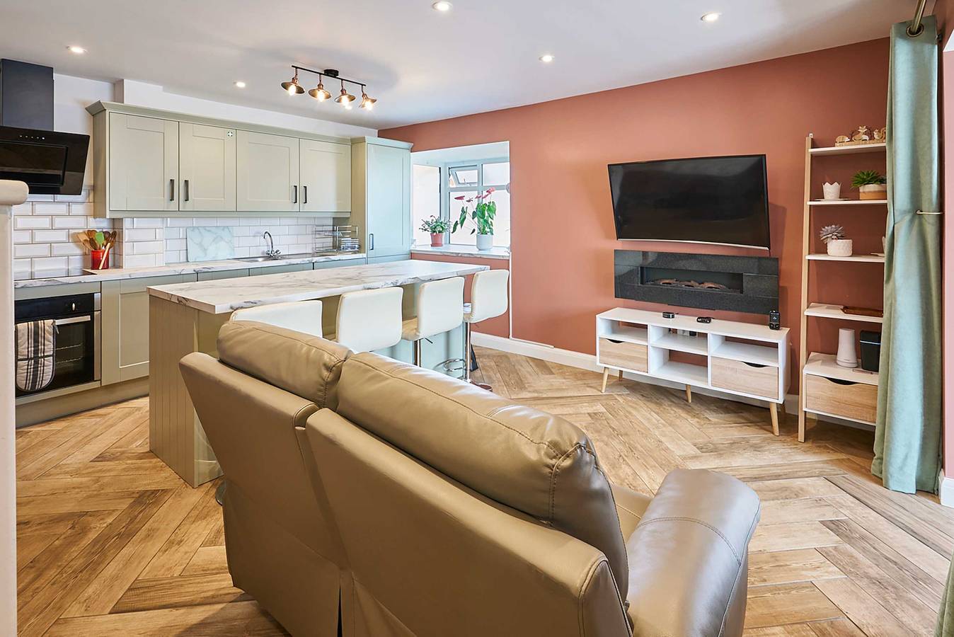Host & Stay | Knights Manor Way in Dartford, Kent