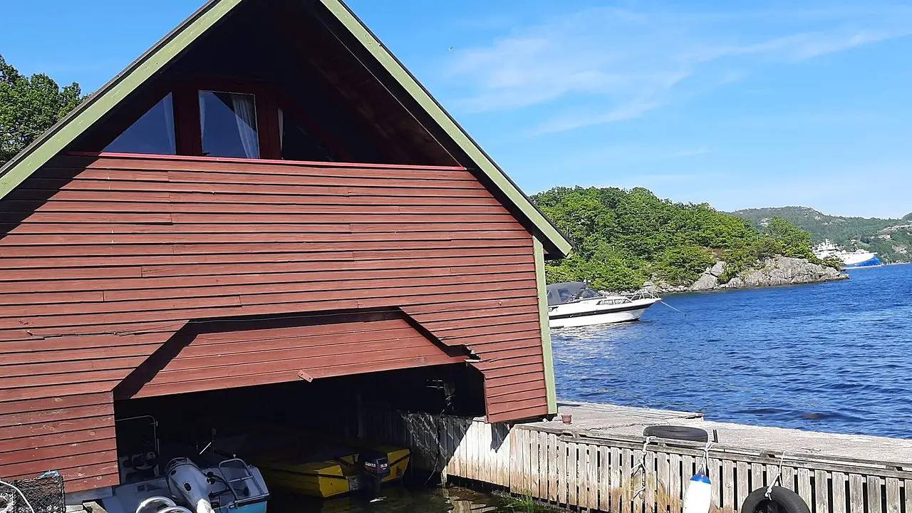 Feriehus for 7 personer med hage in Lyngdal